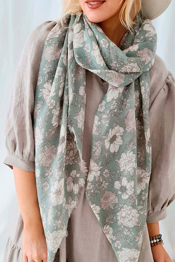 Anemone wool scarf, pastel green