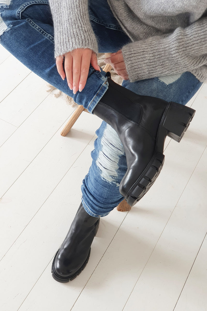 Linea leather boots, black
