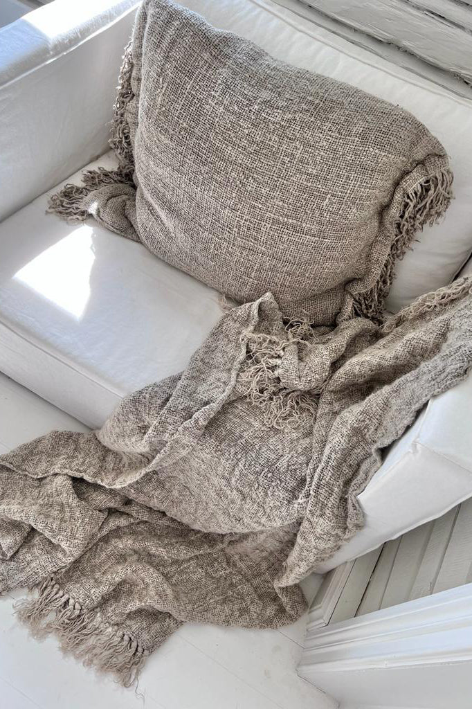 Wrinkles linen throw blanket, natural